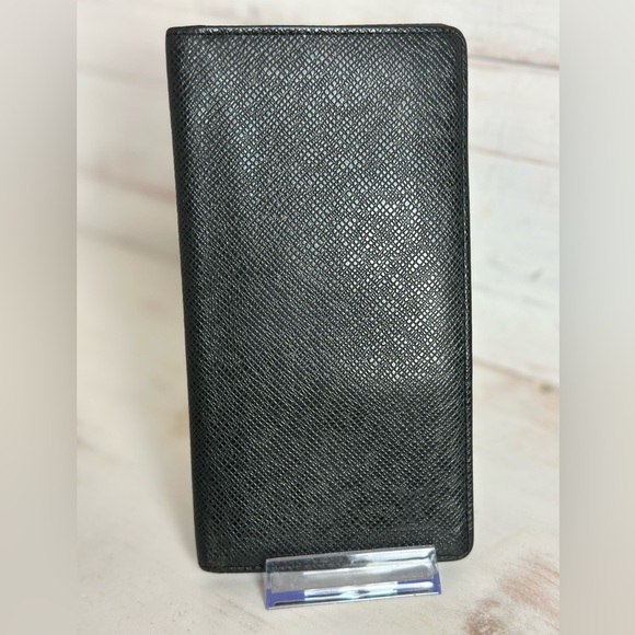 Louis Vuitton Tiaga Black Leather Card Holder/Checkbook - Picture 1 of 8